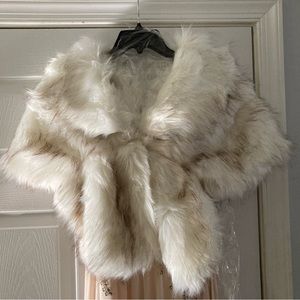 Faux Fur Wrap in Ivory/Gray